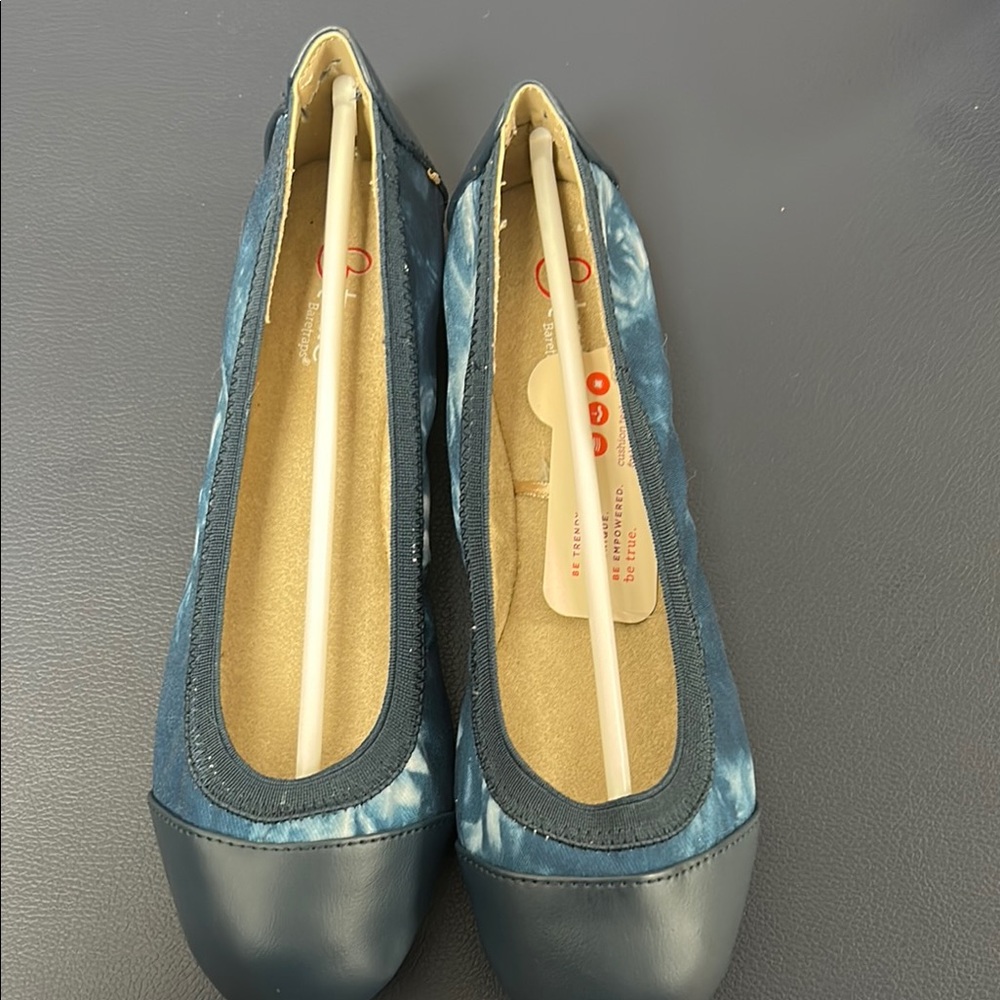 Blue Ballet Flats with Elastic Edge and Seamless Design